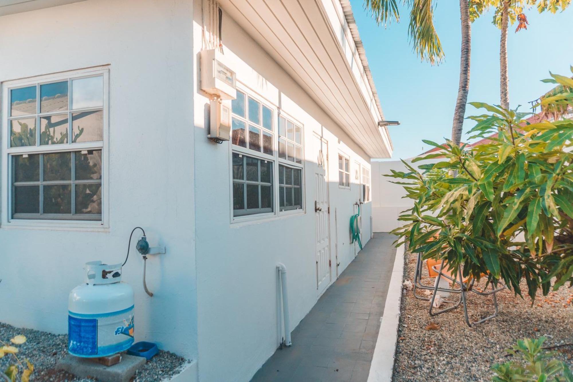 Klip Lagoon Apartsments Oranjestad Exterior photo